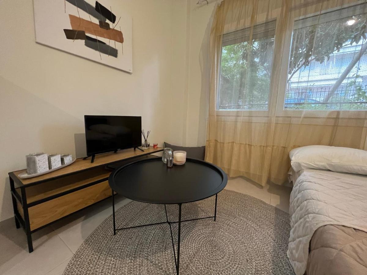 Cozy Corner Apartment *